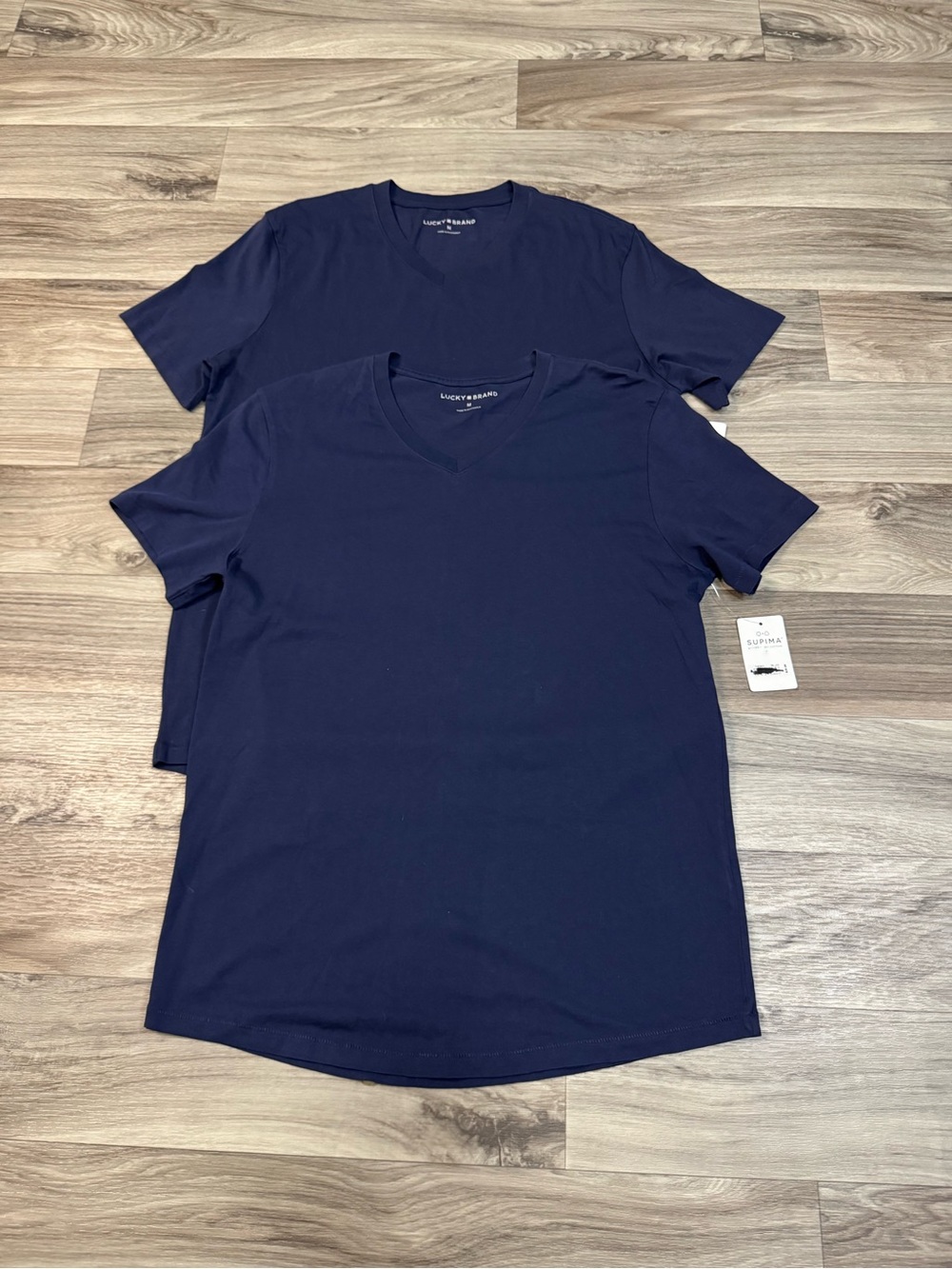 NWT Lucky Brand Men's Supima Cottom Short Sleeve V-Neck T-Shirts in Navy Medium